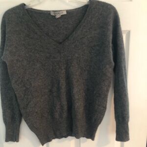100% cashmere dark gray size small V-neck sweater by Barrow & Grove